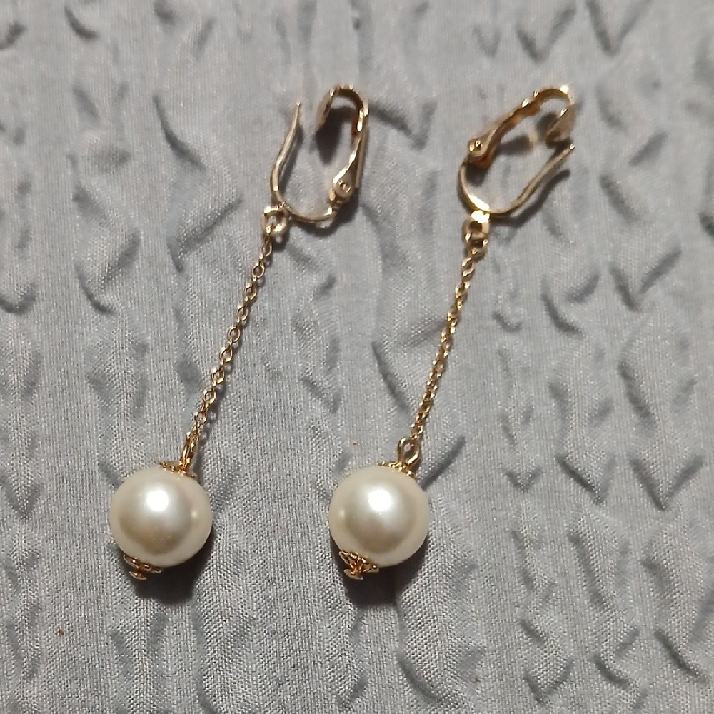 2/25👑Sarah Coventry Gold Pearl Drop Dangle Clip On Earrings - Picture 3 of 7